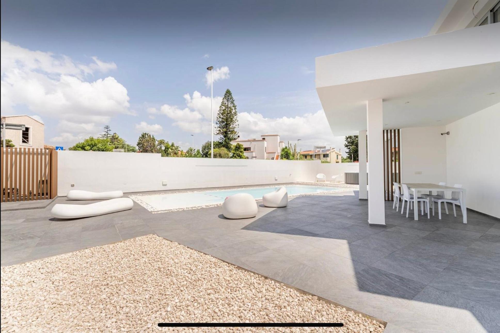 Leonida'S Room Pool And Jacuzzi Quartu Sant'Elena Exterior photo